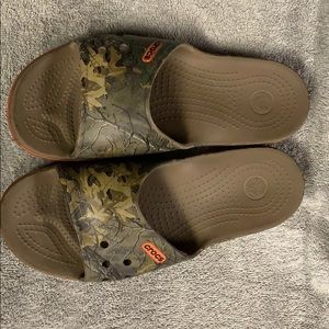 Croc slides men’s size 9